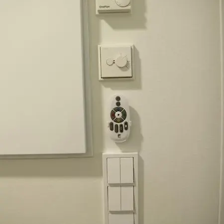 Kodikas Hyvin Varusteltu Yksioe, Autopaikalla アパート